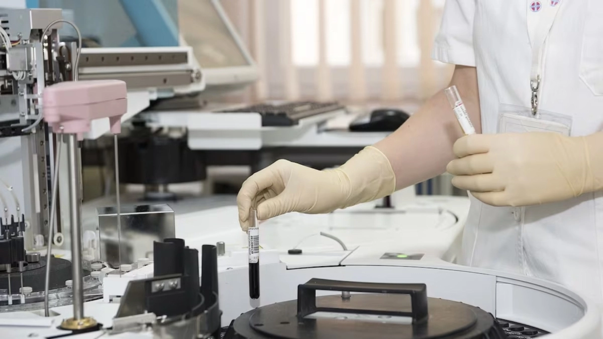 Ζωή έως και 250 έτη; Ιάπωνες επιστήμονες ανακάλυψαν «κουμπί διακοπής» για τη γήρανση των κυττάρων