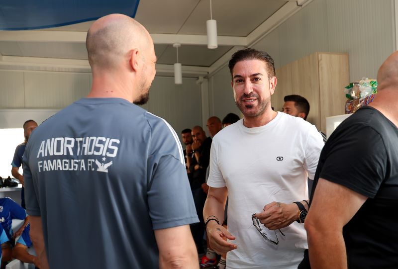 Θα «βγάζει μάτι» η φρεσκαδούρα! Ποια λέξη απαγορεύεται να «εκπέμπει» η Ανόρθωση…