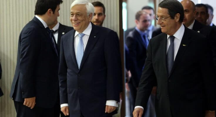 Ενημέρωσε Παυλόπουλο ο Πρόεδρος - «Σθεναρή στήριξη Ελλάδας στην Κύπρο» 