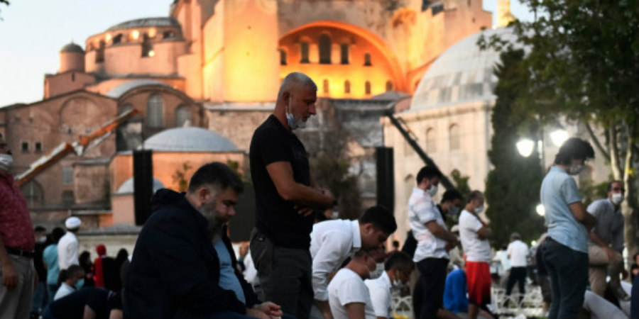 ΤΩΡΑ: Η Αγιά Σοφιά ανοίγει ως τζαμί - Live από την Κωνσταντινούπολη – VIDEO 