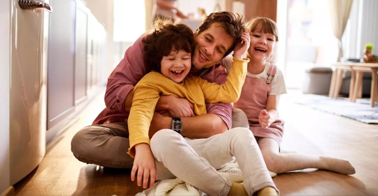 Γονείς: 6 σημάδια ότι το παιδί μεγαλώνει σε ένα ευτυχισμένο σπίτι