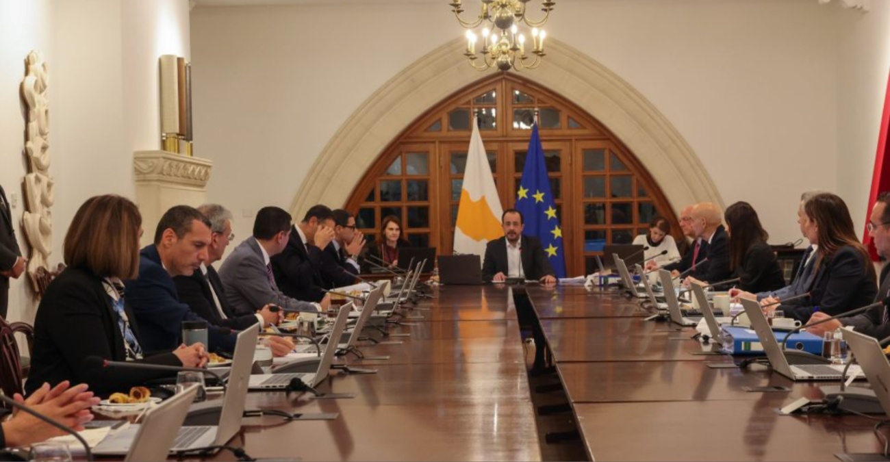 Υπουργικό: Παραχώρηση δικαιώματος απόκτησης τίτλων ιδιοκτησίας σε δικαιούχους οικιστικών μονάδων με παρατυπίες σε κυβερνητικούς οικισμούς 