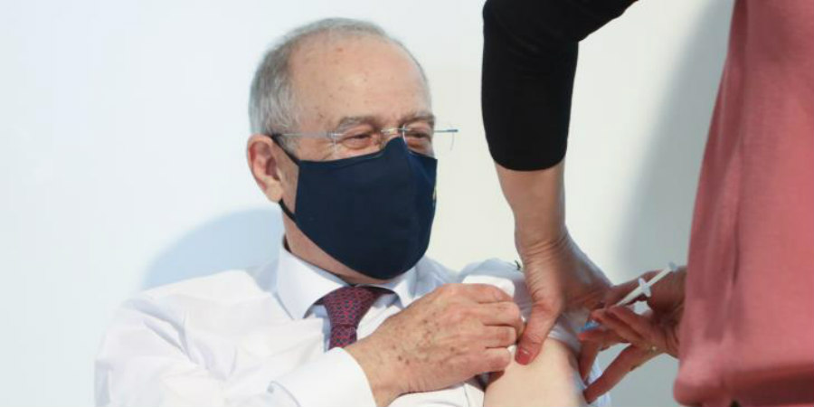 Eμβολιάστηκε με το  AstraZeneca ο Κούσιος - Τι είπε για όσους έχουν δισταγμούς