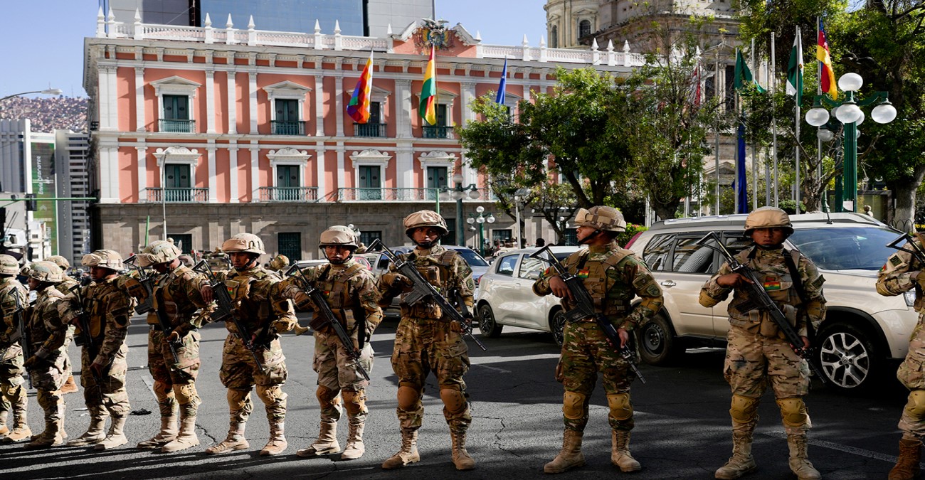 Βολιβία: Περίπου 12 στρατιωτικοί συνελήφθησαν μετά την απόπειρα πραξικοπήματος