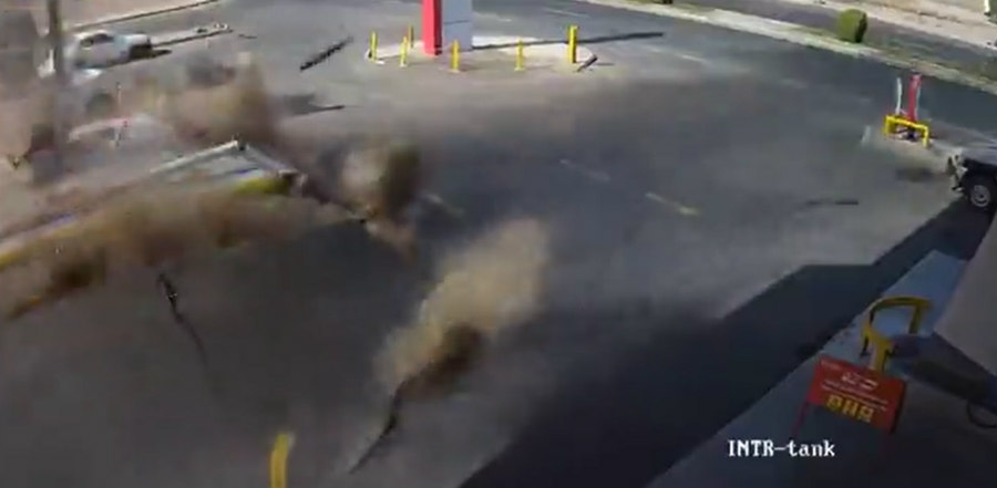 Η στιγμή όπου ένα βενζινάδικο σηκώνεται στον αέρα μετά από έκρηξη – VIDEO 