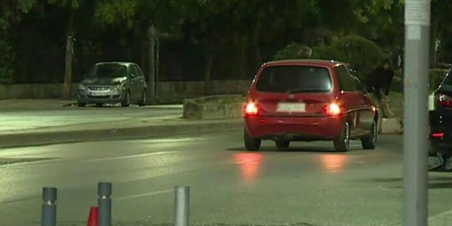 Απίστευτο βίντεο:  Αυτοκίνητο παρέσυρε γυναίκα σε ζωντανή μετάδοση στην εκπομπή του Γιώργου Παπαδάκκη 