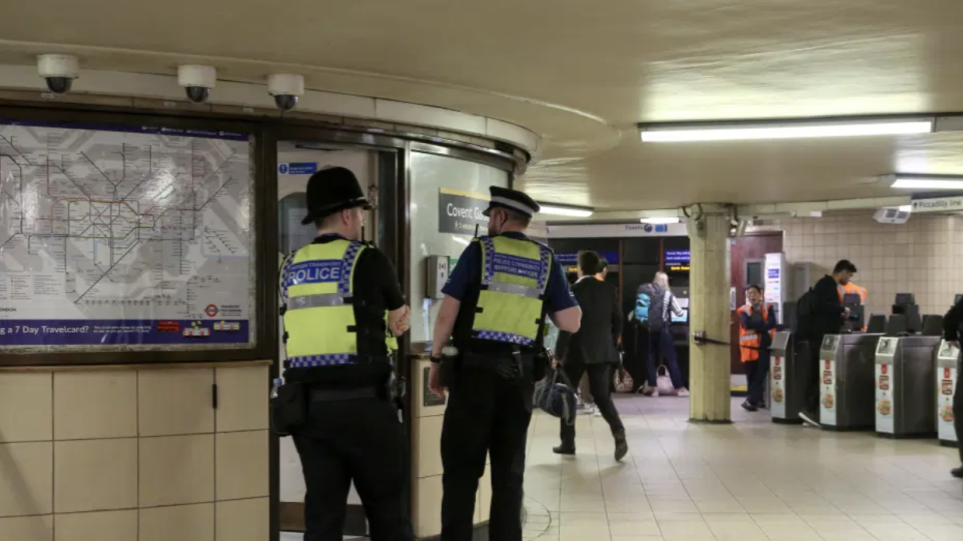 Λονδίνο: Έγκλημα έξω από μετρό - Μαχαίρωμα μέχρι θανάτου