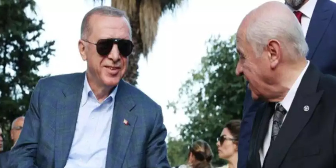 Ερντογάν: Χαμός στην Τουρκία με τα γυαλιά του - Γιατί ξεσήκωσαν θύελλα αντιδράσεων