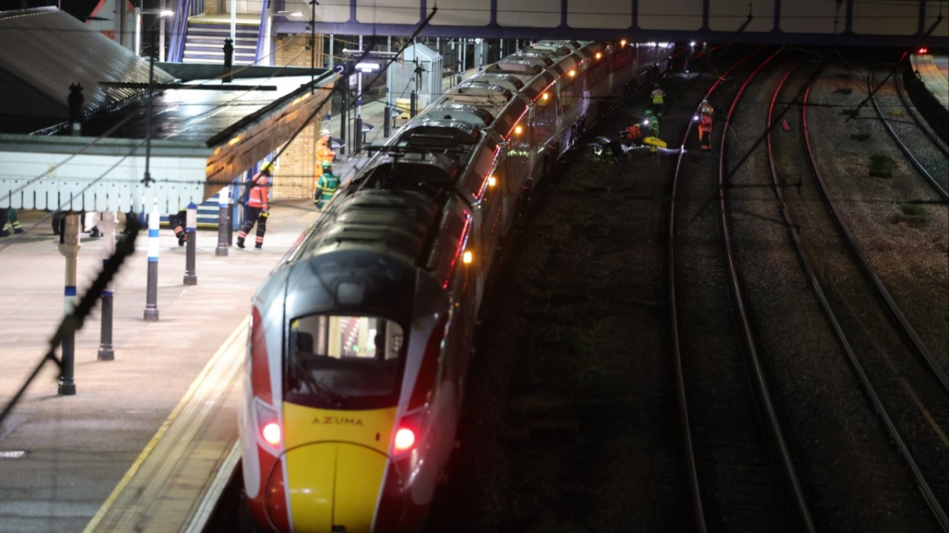 Video: Δέκα άνθρωποι μαχαιρώθηκαν μέσα σε τρένο στη Βρετανία, δύο συλλήψεις