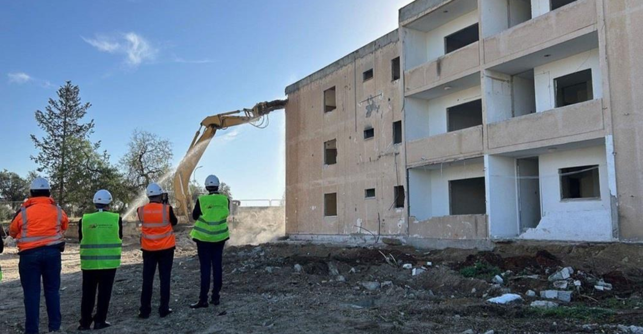 Απάντηση στις καταγγελίες για το «κτίΖΩ»: Πού καταλήγουν τα χρήματα των δικαιούχων