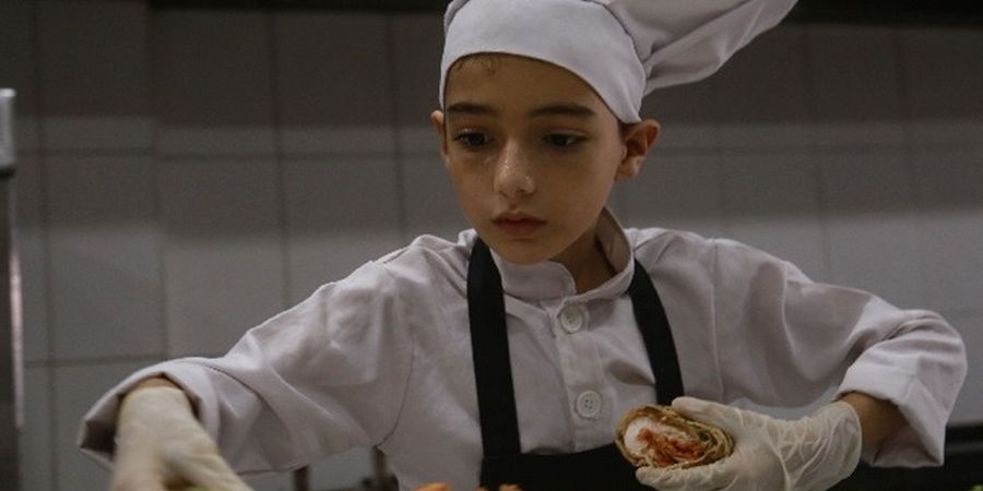 11χρονος Παλαιστίνιος που πάσχει από λευχαιμία προκαλεί τον θαυμασμό με το ταλέντο του στη μαγειρική