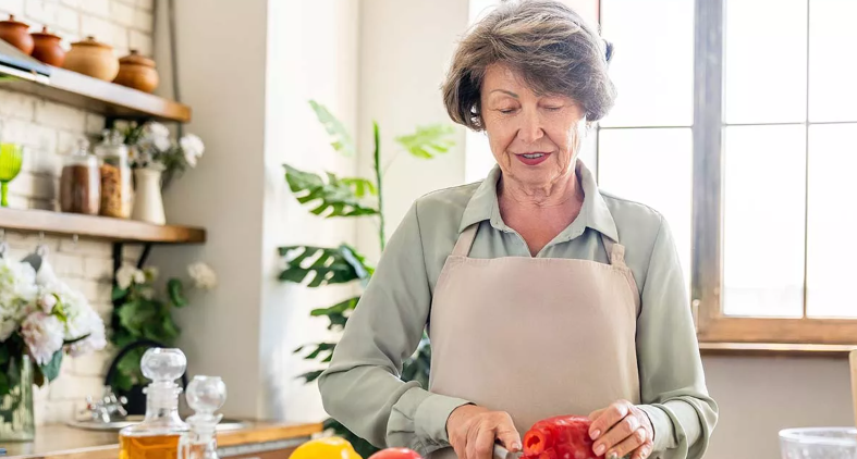 Πόσο συχνά τρώνε κρέας οι μακροβιότεροι άνθρωποι στον κόσμο - Κορυφαίος μελετητής απαντά