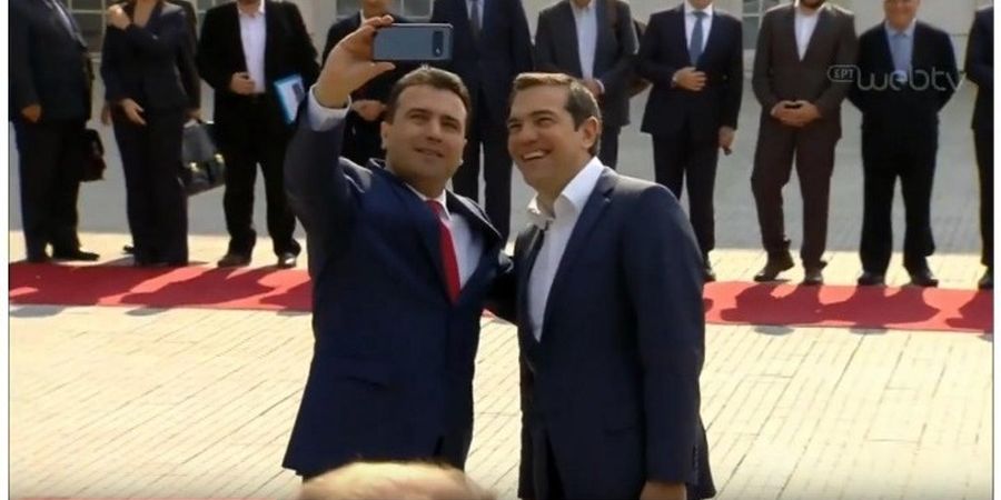 Με selfie Ζάεφ- Τσίπρα η τελετή υποδοχής του Έλληνα πρωθυπουργού