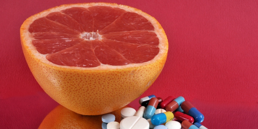 Το φρούτο που επηρεάζει την απορρόφηση 85 φαρμάκων – Οι πιο ευάλωτοι