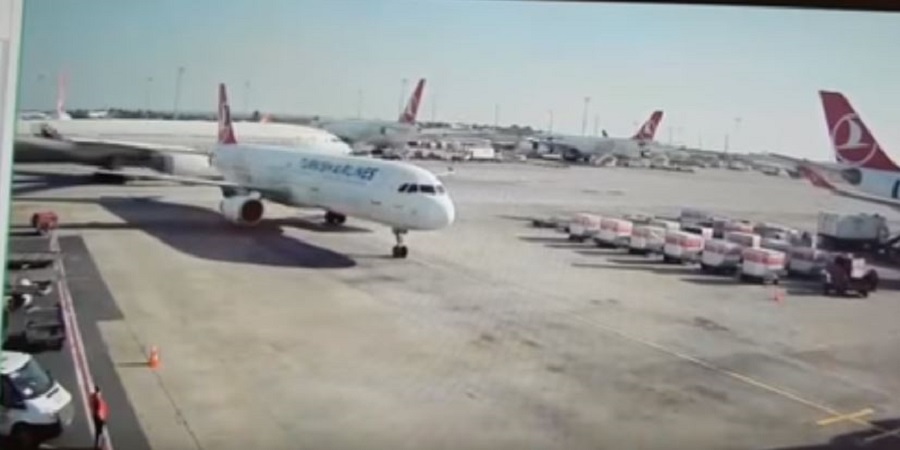 Σύγκρουση αεροσκαφών στο αεροδρόμιο της Κωνσταντινούπολης - VIDEO 