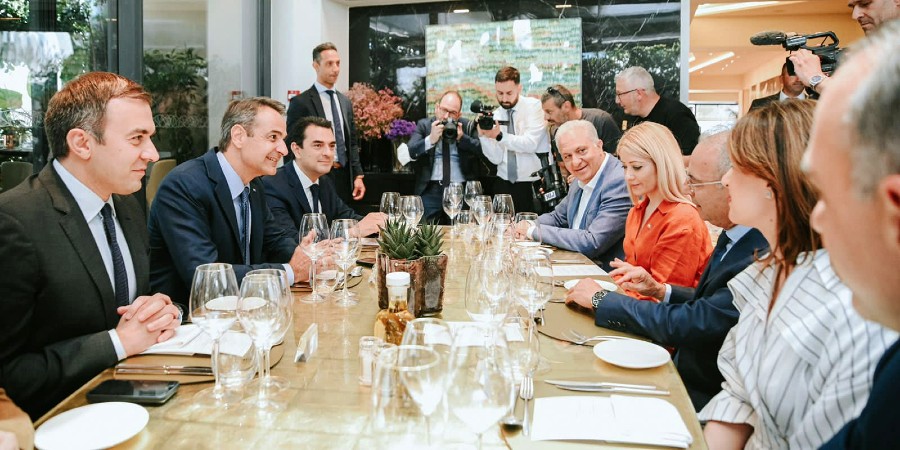 Γεύμα στον Έλληνα Πρωθυπουργό παρέθεσε ο Πρόεδρος του Δημοκρατικού Συναγερμού