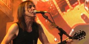 Πέθανε ο συνιδρυτής και κιθαρίστας των AC/DC, Malcolm Young (video)