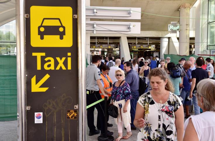 Πρόστιμα σε οδηγούς ταξί στο Μιλάνο επειδή φορούσαν βερμούδα 