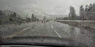 Έντονη βροχόπτωση και τροχαίο στον αυτοκινητόδρομο - Οδηγοί προσοχή 