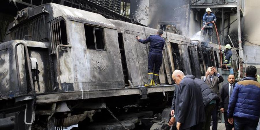 Στους 20 οι νεκροί από τη φωτιά στο Κάιρο - Παραιτήθηκε ο Υπουργός Μεταφορών