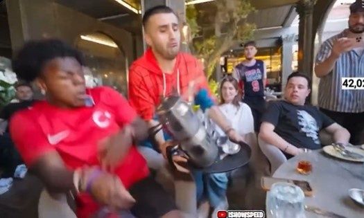 O Speed στην Τουρκία: Η φάρσα με το καυτό τσάι από διάσημο τούρκο σεφ - «Νόμιζα ότι θα μου κάψει τον κ...»