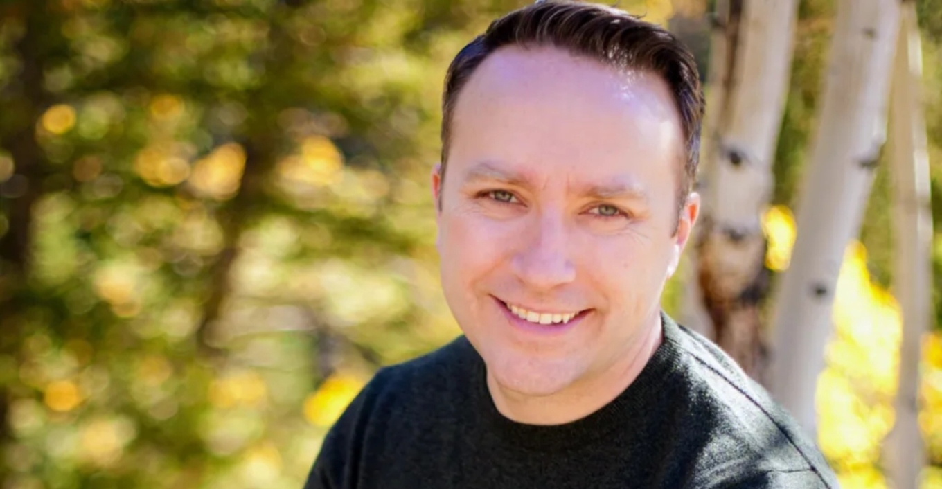 Η ιστορία του άστεγου που κατάφερε να αλλάξει τη ζωή και να γίνει πετυχημένος επιχειρηματίας