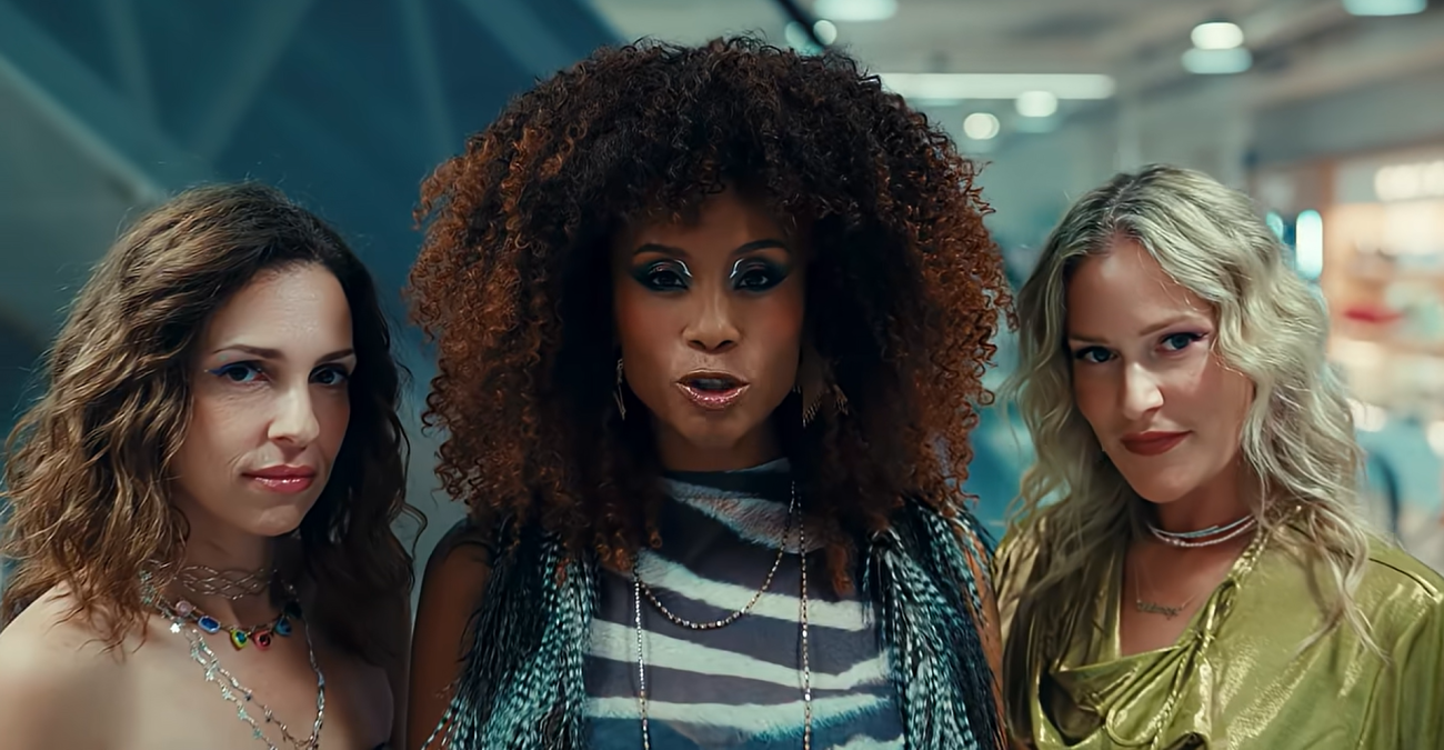 Η δημιουργικότητα στο μεγαλείο της: Από το «Ξέρω τι ζητάω» των Hi5 στο «Σταμάτα ό,τι κάμνεις» για το Black Friday - Δείτε τα απίστευτα βίντεο