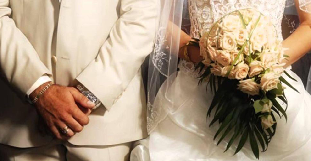 Έγινε «βούκινο» πριν τον γάμο: Η νύφη στη Βρετανία έπιασε την πεθερά να... θηλάζει τον γαμπρό