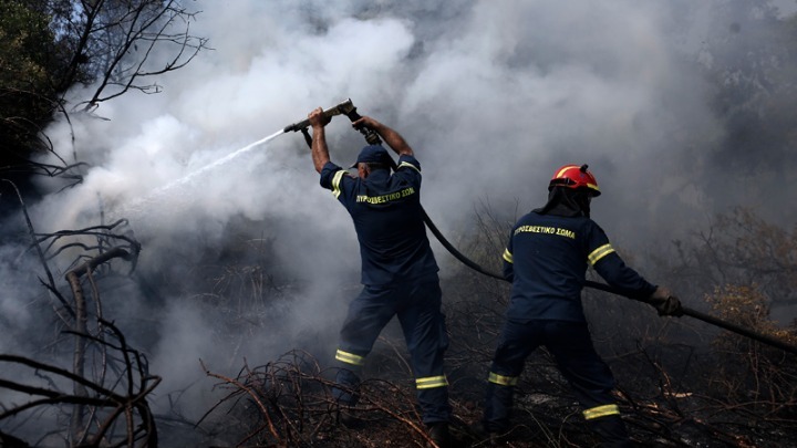 ΕΛΛΑΔΑ: Μεγάλη πυρκαγιά στην Πεντέλη κοντά σε σπίτια – Άλλες δύο στην Τανάγρα και την Αρτέμιδα 