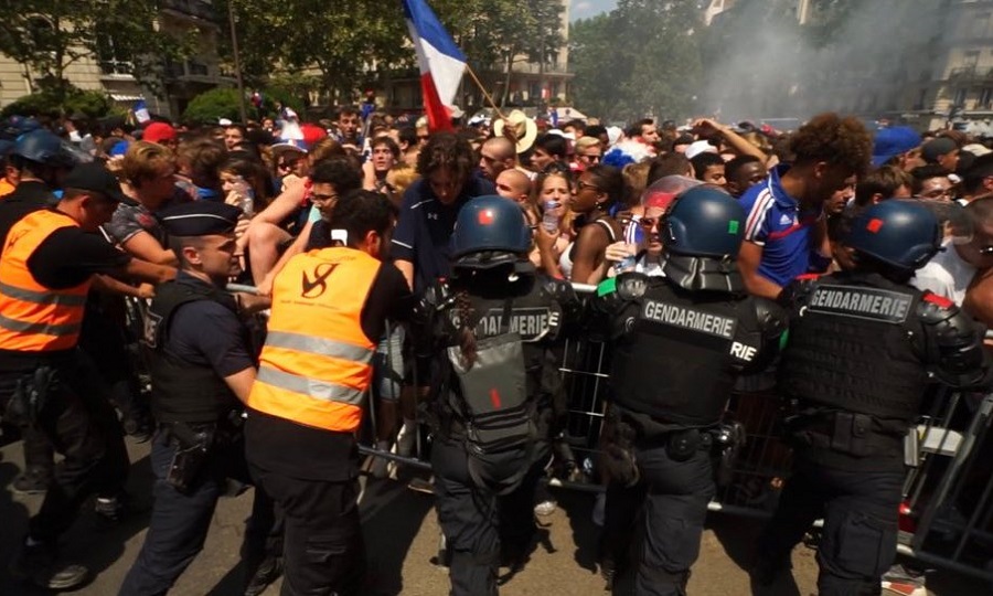 ΓΑΛΛΙΑ: 7.400 αστυνομικοί στους δρόμους του Παρισιού για τις κινητοποιήσεις της Εργατικής Πρωτομαγιάς 