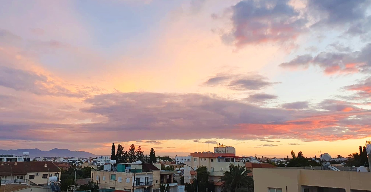 Πρόγνωση καιρού: Θερμή αέρια μάζα επηρεάζει την περιοχή - Πότε θα επιστρέψει η σκόνη