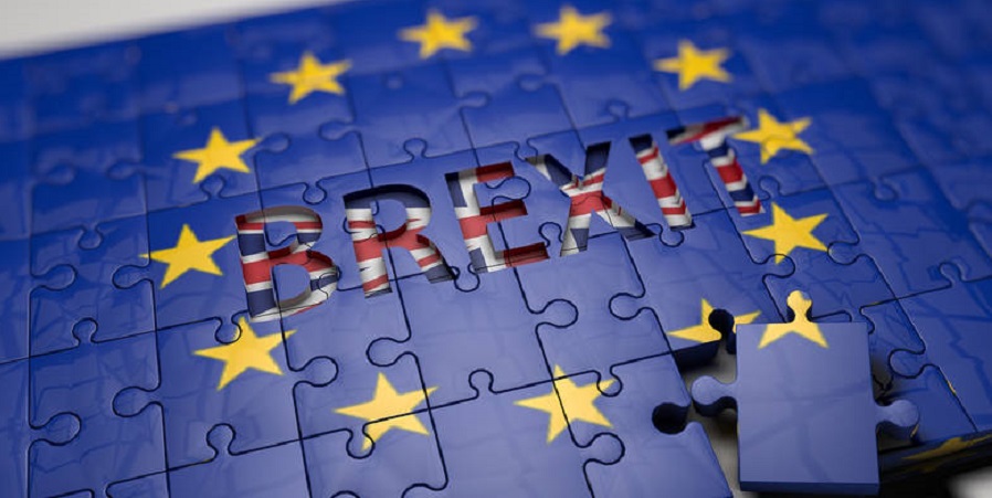 Το σχέδιο συμφωνίας για το Brexit αναστάτωσε την πολιτική σκηνή της Βρετανίας