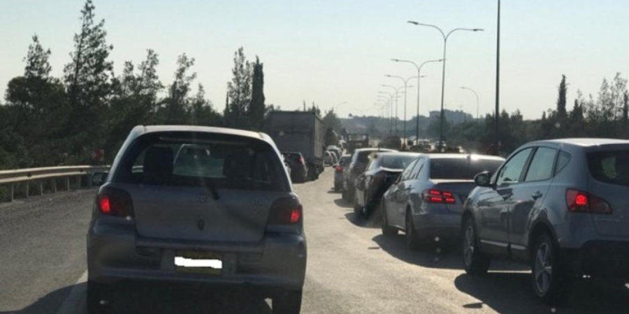 ΕΚΤΑΚΤΟ - ΛΕΥΚΩΣΙΑ: Ανατράπηκε φορτηγό - Κλειστές οι δύο λωρίδες κυκλοφορίας