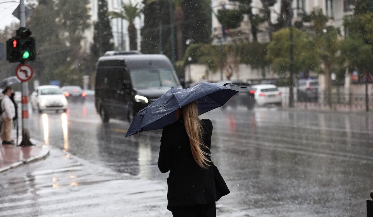 Καιρός: Βροχές και καταιγίδες για αύριο Κυριακή - Η πρόγνωση μέχρι την Μεγάλη Τετάρτη 