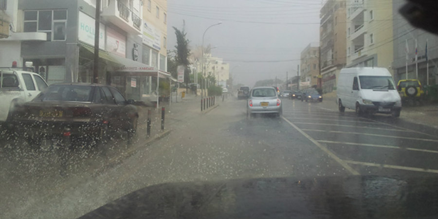 Ούτε τον χειμώνα τέτοιο σκηνικό - Βροχές σε όλη την Κύπρο