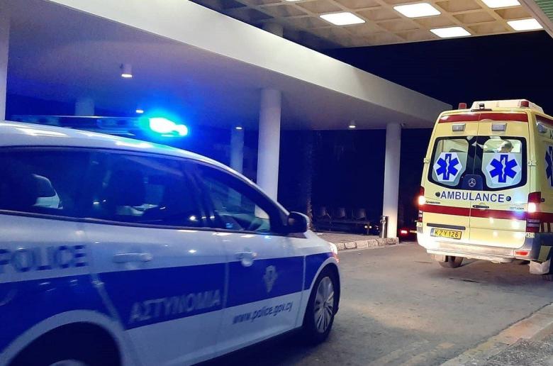 Συναγερμός σε ιδιωτική κλινική: Τέσσερα ασθενοφόρα τυλίχθηκαν στις φλόγες