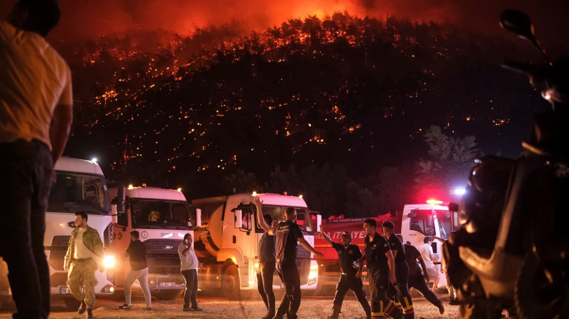 Στις φλόγες η Προύσα και άλλες τρεις περιοχές στην Τουρκία - Ισχυροί άνεμοι προκαλούν αναζωπυρώσεις