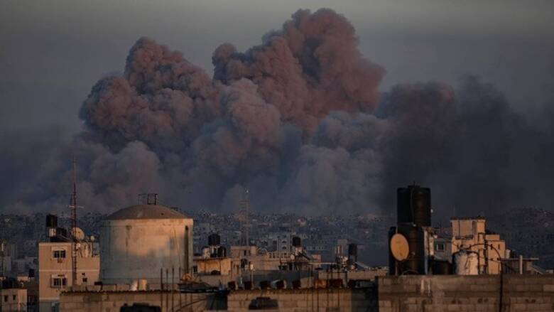 Σφοδροί βομβαρδισμοί στη νότια Λωρίδα της Γάζας, όπου αναμένονται φάρμακα για τους ομήρους