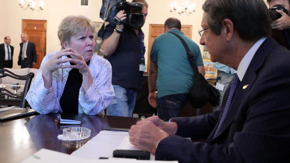 Συναντήθηκαν Λουτ και Μογκερίνι – Αναμένεται στην Κύπρο η απεσταλμένη του ΓΓ του ΟΗΕ