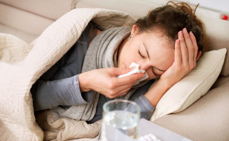 Αυτές είναι οι 10 τροφές που καταπολεμούν γρίπη και κρυολόγημα