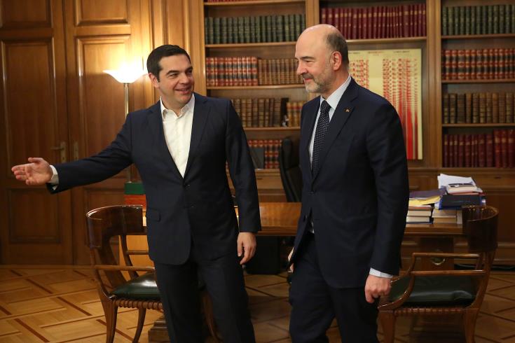 Η Ελλάδα δεν βρίσκεται σε Μνημόνιο υπογράμμισαν Τσίπρας και Μοσκοβισί στη συνάντησή τους στην Αθήνα 