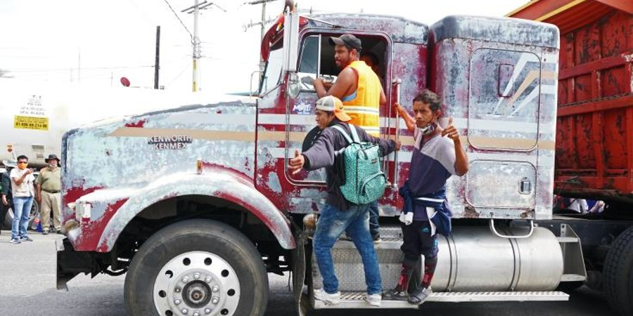 Μεξικό: 600 μετανάστες στοιβαγμένοι μέσα σε δύο φορτηγά – Μαζί τους και παιδιά