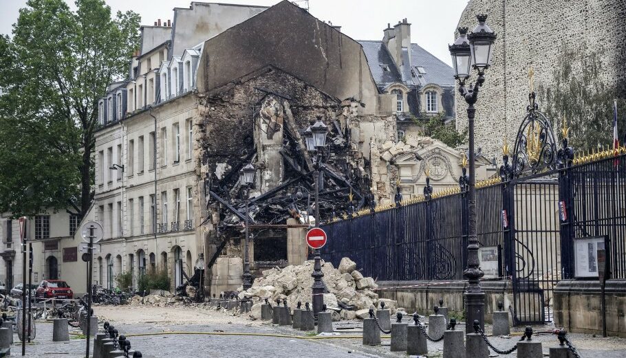 Παρίσι: Διασώστες αναζητούν αγνοούμενη στα ερείπια του κτηρίου που κατέρρευσε