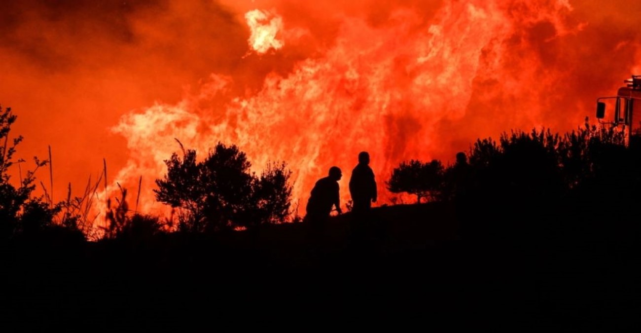 Ολονύχτια μάχη στην Ελλάδα για αντιμετώπιση 4 μεγάλων δασικών πυρκαγιών