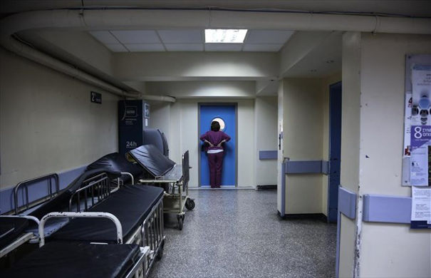 ΕΛΛΑΔΑ: Ασύλληπτη τραγωδία: 35χρονη «έσβησε»  στο προσκεφάλι του άρρωστου πατέρα της στο Νοσοκομείο