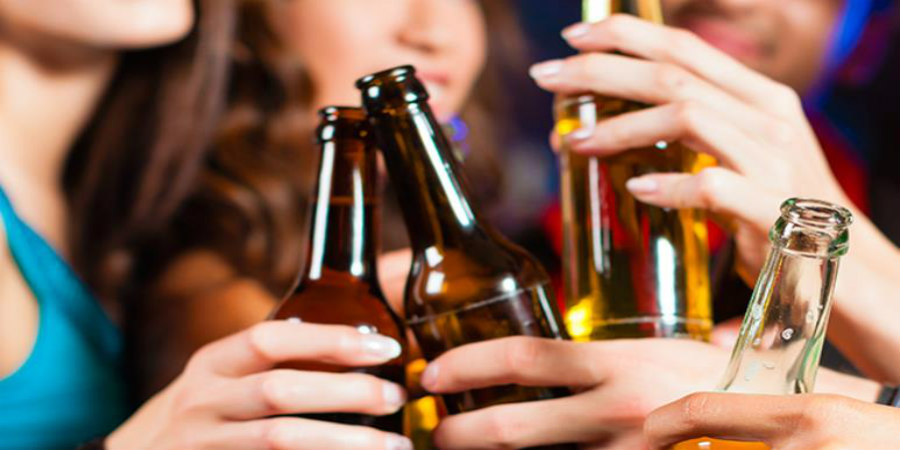ΚΥΠΡΟΣ: Συζητείται το ενδεχόμενο επέκτασης του ορίου ηλικίας για κατανάλωση αλκοολούχων ποτών
