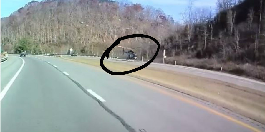 Απίστευτο! Ελικόπτερο προσγειώθηκε στον αυτοκινητόδρομο - VIDEO