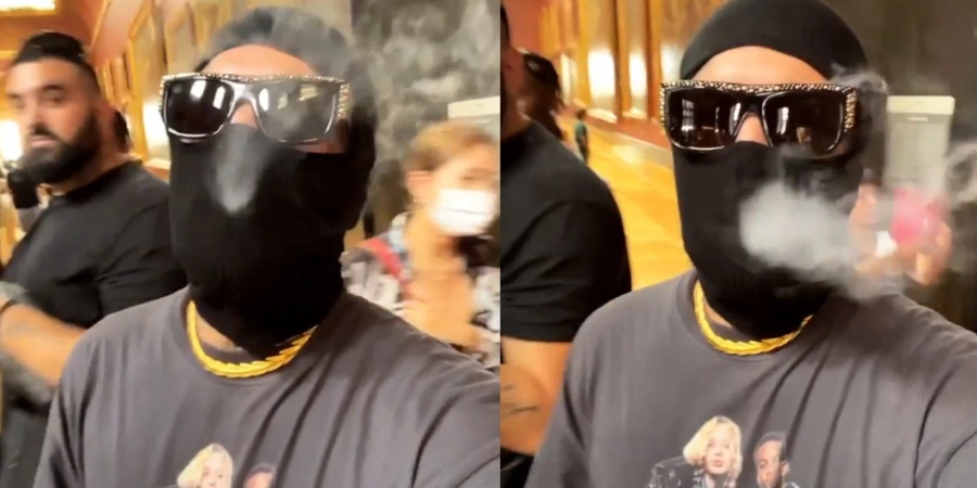 Snik: Καπνίζει μέσα στο Λούβρο με full face μάσκα - Δείτε το βίντεο
