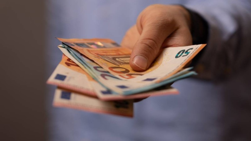ΥΠΟΙΚ: Δεύτερη δόση για τους κουρεμένους καταθέτες από το Εθνικό Ταμείο Αλληλεγγύης - Το συνολικό ποσό και οι δικαιούχοι