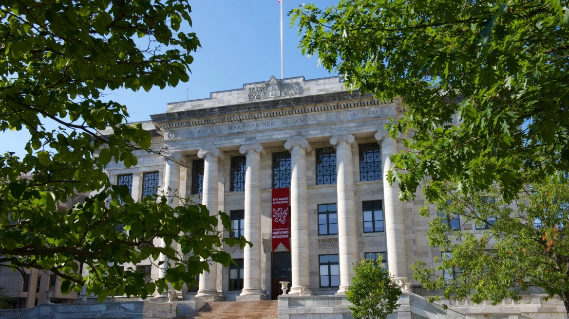 ΗΠΑ: Ο πρώην επικεφαλής του νεκροτομείου στην ιατρική σχολή του Χάρβαρντ καταδικάστηκε σε 8 χρόνια κάθειρξης για εμπορία οργάνων και λειψάνων